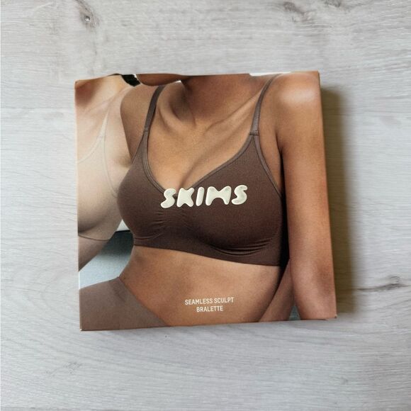 SKIMS SEAMLESS SCULPT
BRALETTE JASPER 4X NWT IN BOX - Picture 6 of 7